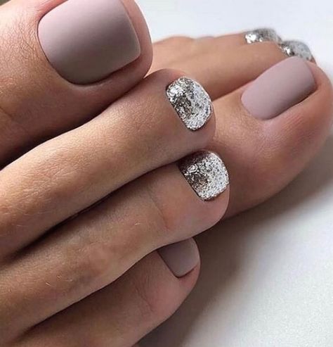 Coloured French Pedicure, Pedicure Designs Toenails, Gel Pedicure, Pedicure Colors, Nagellack Trends, Toe Nail Color, Pretty Toe Nails, Cute Toe Nails, Summer Toe Nails