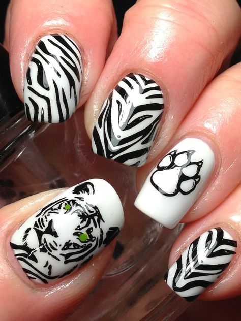 Tiger Print Nails, Tiger Stripe Nails, Tiger Nail Art, Safari Nails, Cat Nail Designs, Striped Nail Designs, Tiger Nails, Zebra Print Nails, Grey Nail Designs