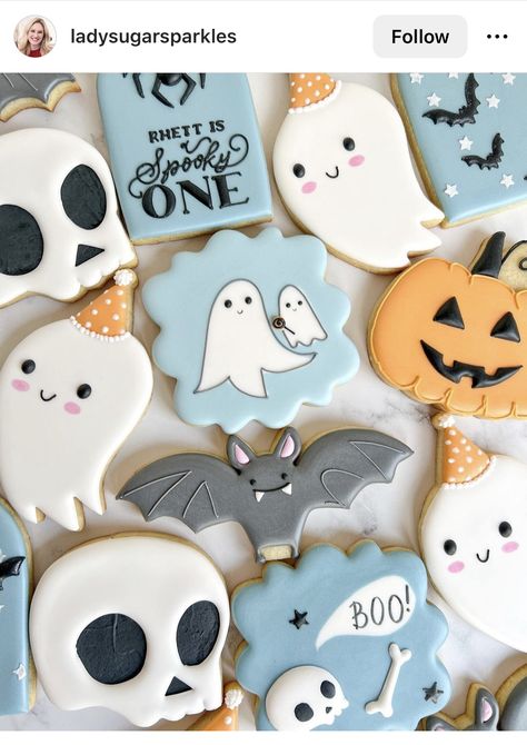 Halloween Shower Ideas, Biscuits Halloween, Halloween First Birthday, Halloween 1st Birthdays, First Birthday Cookies, Spooky One, Sugar Cookie Royal Icing, Ghost Cookies, 1st Birthday Themes