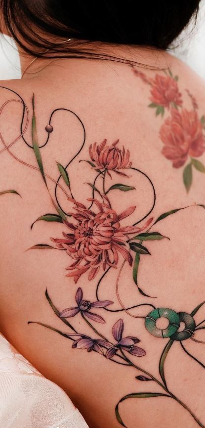 Chrysanthemum Back Tattoo, Chrysanthemum Tattoos, Crisantemo Tattoo, Tattoo Japonais, Tato Naruto, Chrysanthemum Flower Tattoo, Floral Back Tattoos, 16 Tattoo, Surreal Tattoo