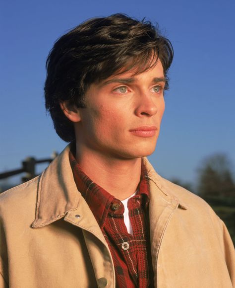 Smallville - Season 1 Promo Smallville Clark Kent Wallpaper, Smallville Season 1, Clark Kent Smallville, Smallville Clark Kent, 80s Guys, Tom Welling Smallville, Beau Mirchoff, Kit Harrington, Tom Welling