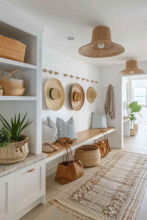 mudroom scandiboho Beach House Mudroom, Beach House Entryway, Themed Bedroom Ideas, Coastal Entryway, Chic Beach House, Beach Themed Bedroom, Coastal Boho, Decoration Inspiration, Entry Way