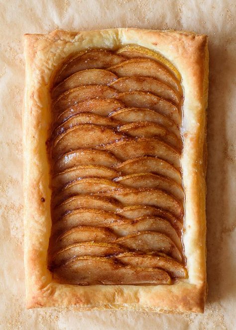 Ginger Pear Puff Pastry Tart from forkknifeswoon.com Pear Puff Pastry, Easy Puff Pastry Recipe, Ginger Pear, Tart Crust, Pear Dessert, Pear Tart, Puff Pastry Tart, Easy Puff Pastry, Sliced Pears