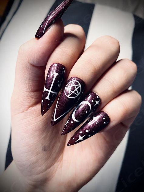 $45,23 Matte Black Witchy Nails, Black Witchy Nail Designs, Witchy Nails Coffin, Satanic Nail Art, Gothic Nails Coffin, Pentagram Nails, Goth Nails Short, Witch Nails Designs, Witchcraft Nails