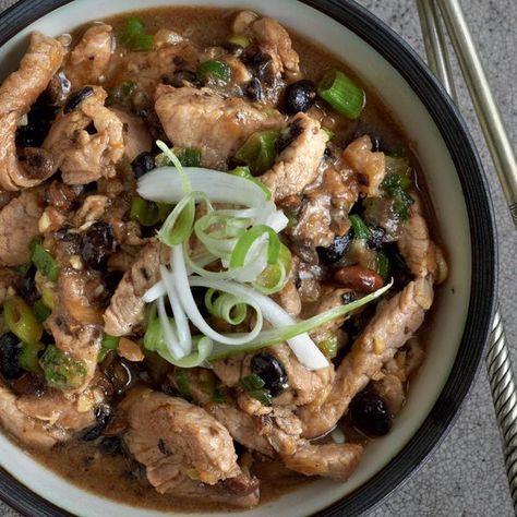 Pork with Black Bean Sauce - The Happy Foodie Bean Sauce Recipe, Pork Fillet Recipes, Black Bean Sauce Recipe, Pork Stir Fry Recipes, Pork Dinners, Plain Rice, Bean Sauce, Pork Fillet, Pork Stir Fry