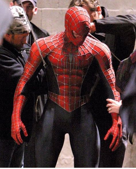 6,253 Likes, 32 Comments - Kasey 🔴🕷🔵 (@spidey.marvel) on Instagram: “Cool shot of the suit on set. Is this from Spider-man 2 or 3? - - - - - - - - [ #ironman…” Tobey Maguire Spiderman, Chelsea Video, Jon Bernthal Punisher, Spiderman Mcu, Spider Man Trilogy, Spiderman Suits, Tobey Maguire, Black Spiderman, Instagram Cool