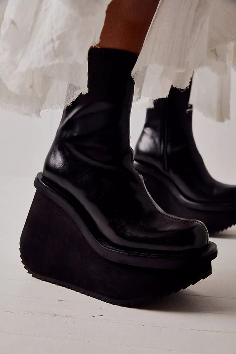 Platform Chelsea Boots Outfit, Platform Wedge Boots, Chelsea Boots Outfit, Upcoming Fashion Trends, Platform Chelsea Boots, Funky Outfits, High Wedges, Statement Shoe, Lost In Space