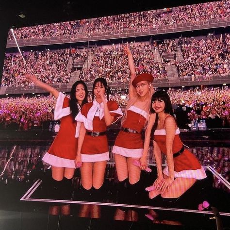 Blackpink Christmas, Black Pink Background, Photoshoot Bts, Kpop Girl Bands, Christmas Photoshoot, Last Christmas, Coloring Stickers, Girl Bands, Blackpink Photos