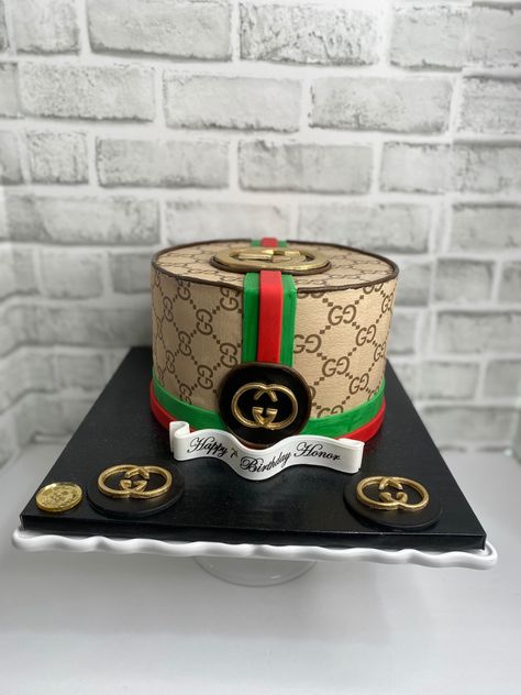 Gucci Cake Ideas, Gucci Cakes For Women, Gucci Cake For Him, Gucci Birthday Cake, Mars Cake, Vanilla Strawberry Cake, Gang Drip, Gucci Party, Gucci Cake