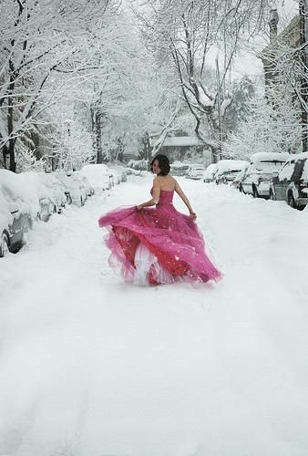 Winter Quinceanera, Winter Senior Pictures, Senior Pictures Dresses, Quinceanera Photoshoot, Snow Photoshoot, Winter Portraits, Snow Dress, Snow Pictures, Winter Photoshoot