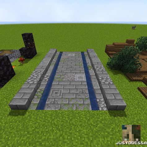 Minecraft Pathways Design Stone, Minecraft Medieval Path Design, Minecraft Path Design Stone, Cobblestone Path Minecraft, Minecraft Sidewalk Ideas, Minecraft Road Design, Minecraft Roads Ideas, Minecraft Pathway Ideas, Minecraft Stone Path