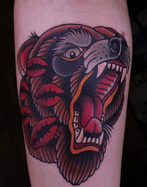 Russian Bear, Tattoo Traditional, Tattoo Parlors, Valencia Spain, Tattoo Images, Traditional Tattoo, Traditional Style, Valencia, Tattoo Designs