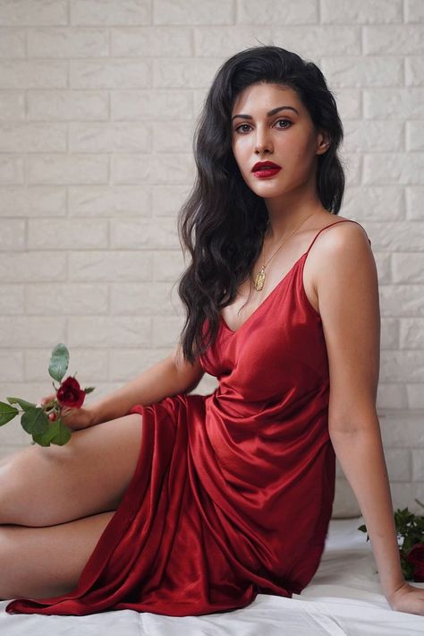 Amyra Dastur | cute indian actress | cute Bollywood actress Amyra Dastur, Akshay Kumar, South Actress, Face Images, Desi Beauty, Girl Face, Bollywood Actress, Night Dress, Desi