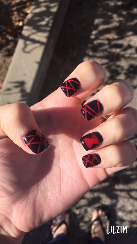 Marvel Nails Designs Easy, Marvel Nails Designs The Avengers, Black Widow Nails Design, Marvel Nails Simple, Black Widow Nail Art, Simple Marvel Nails, Marvel Nail Ideas, Scarlet Witch Nails, Witch Nails Short