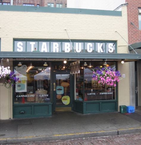 1st store Starbucks History, Starbucks Shop, Working At Starbucks, Starbucks Latte, Starbucks Seattle, Seattle Trip, Australian Capital Territory, Pike Place Market, Alaskan Cruise