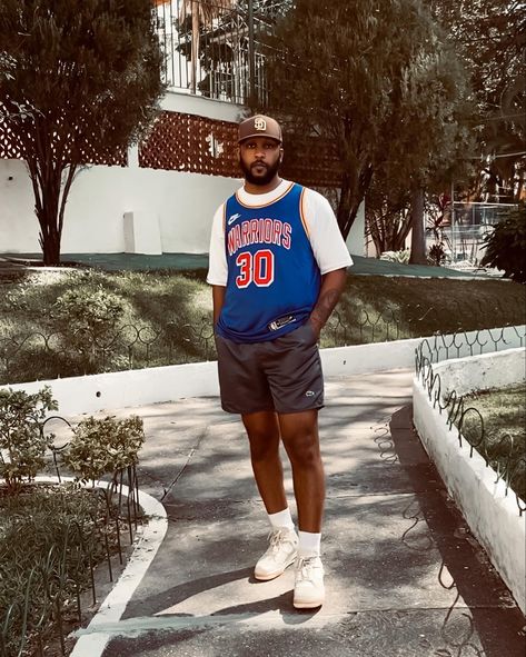 Basketball Jersey Outfit Men, Nba Jersey Outfit Men, Jersey Outfit Men, Nba Jersey Outfit, Outfit Dia, Drip Ideas, Afro Men, Jersey Outfit, Nba Jersey