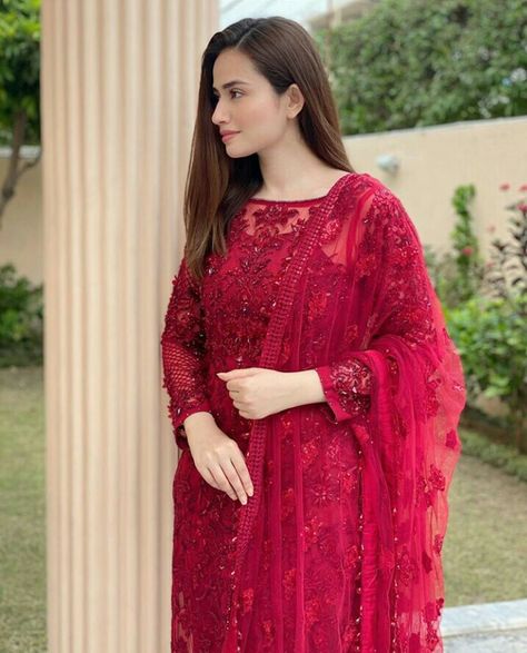 Mahira Khan Dresses, Net Sleeves, 3 Piece Outfit, Velvet Dress Designs, Latest Bridal Dresses, Simple Kurta Designs, Pakistani Fashion Casual, Boho Dresses Long, Pakistani Fashion Party Wear