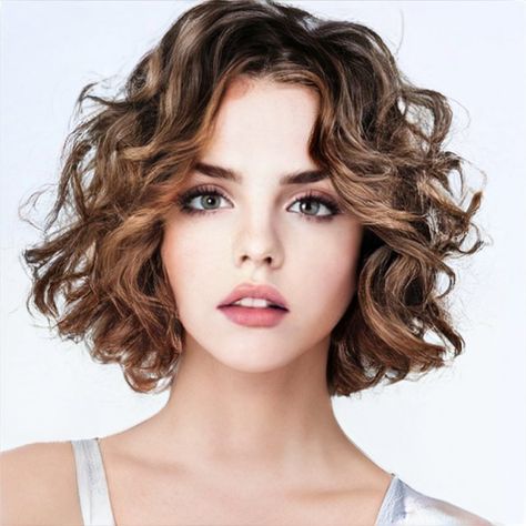 Chin Length Hair Perm, Chin Length Hair Curly, Layered Chin Length Bob Curly, Wavy Jaw Length Bob, Chin Length Wavy Hair With Layers, Chin Length 2c Curly Hair, Pelo Bob Ondulado, Medium Curly Haircuts, Bob Haircut Curly