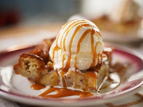 Caramel Apple Bread Pudding, Caramel Apple Bread, Apple Bread Pudding Recipe, Apple Bread Pudding, Katie Lee Biegel, Bread Pudding With Apples, Apple Cinnamon Bread, Bread Puddings, Homemade Caramel Sauce