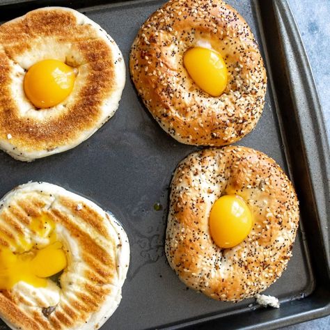 Baked Egg In a Hole Eggs In A Bagel Hole, Baked Egg In A Hole, Bagel Eggs In A Hole, Everything Bagel Egg Sandwich, Egg In A Hole Bagel Oven, Egg In Hole Bagel, Breakfast Bagels Healthy, Cheesy Eggy Bagels, Bagels With Eggs