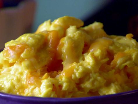 Sunny's Perfect Scrambled Cheesy Eggs Recipe | Sunny Anderson | Food Network Cheesy Egg Recipes, Oven Scrambled Eggs, Cheesy Scrambled Eggs, Sunny Anderson, Eggs And Cheese, Keju Cheddar, Scrambled Eggs Recipe, Cheesy Eggs, Eggs Breakfast