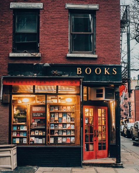 October Inspiration 2018 Fotografi Urban, Library Architecture, Fotografi Kota, City Street, Autumn Cozy, Book Store, Pretty Places, Book Aesthetic, Store Fronts