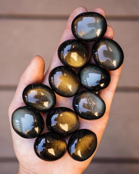 Gold Sheen Obsidian Crystals Healing Grids, Gold Sheen Obsidian, Stone World, Sheen Obsidian, Obsidian Stone, Magic Aesthetic, Pretty Rocks, Cool Rocks, Minerals And Gemstones