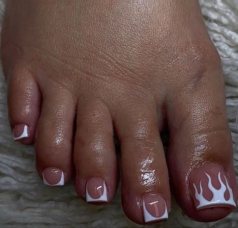 Male Pedicure Ideas, Summer Nails 2024 Pedicure, Toe Nail Designs For Summer 2024, Pedicure Ideas Designs, Nail Colors Pedicure, Pedicure Styles, Chic Pedicure, Pedicure Trends, Toe Nail Designs For Fall