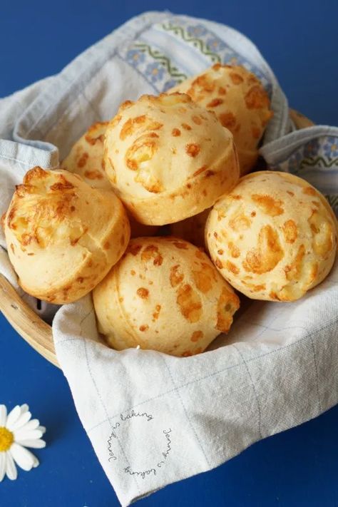 Chipa: Paraguay's Take on Cheese Bread (gluten free) with Video - Jenny is baking Paraguay Food, Bread Gluten Free, Cheese Buns, Latin American Food, Filled Muffins, Cassava Flour, Cheese Bread, Hat Man, Gluten Free Bread