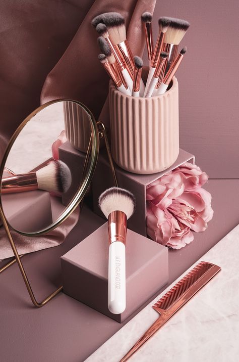 Rose Gold Makeup Brushes, Boho Makeup, Funky Makeup, Glam Aesthetic, Contour Highlight, Casual Makeup, Makeup List, Work Makeup, Best Makeup Brushes