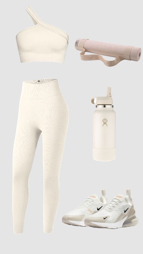 Workout Sets Outfit Aesthetic, Workout Clothes Winter, Outfits Academia, Cute Running Outfit, Stretch Clothes, Running Outfit, Aesthetic Gym, Ootd Aesthetic, Cute Workout Outfits