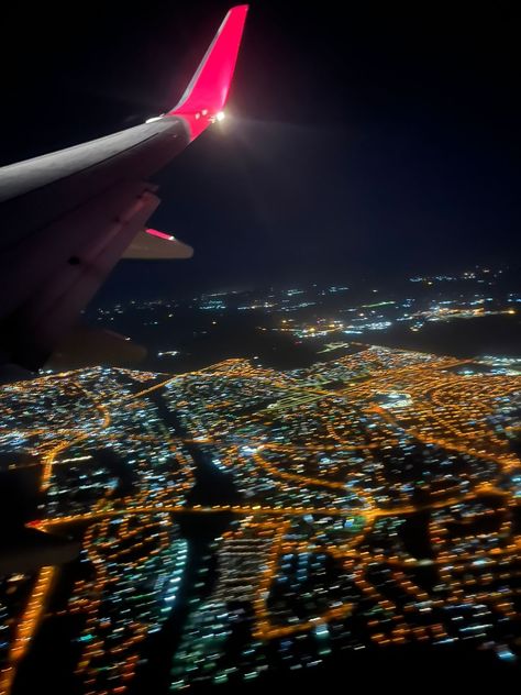 #capetown #travel #fly #aeroplane #pretty #aesthetic #lights Fly Girl Aesthetic Wallpaper, Fly Girl Wallpaper, Fly Girl Aesthetic, Chill Pictures, Trips Aesthetic, Fly Shi Only, Jay Aesthetic, Aesthetic Lights, Gang Culture