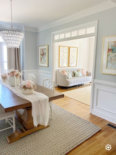 Light Blue Living Room, Pastel Home, Dining Room Wainscoting, French Country Dining Room, Dining Room Paint Colors, White Wainscoting, Dining Room French, Light Blue Walls, Dining Room Accents