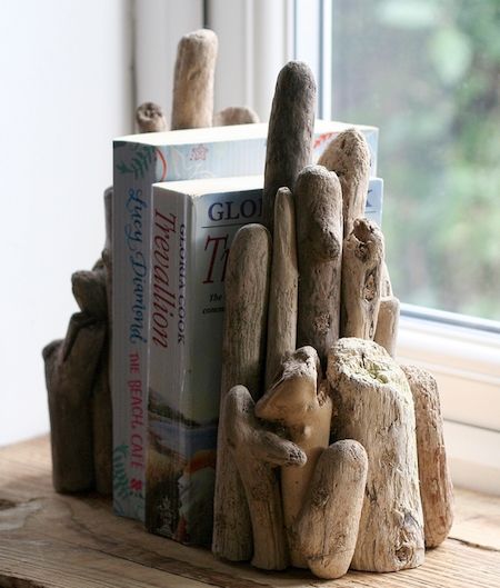 Driftwood Shelf, Driftwood Furniture, Deco Marine, Driftwood Diy, Wood Bookends, Driftwood Projects, Driftwood Decor, Driftwood Crafts, Diy Holz