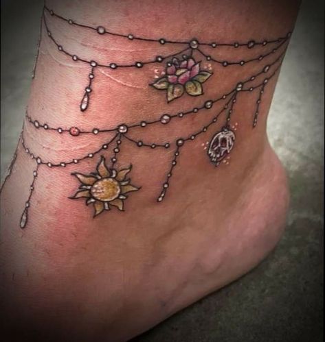 Friendship Bracelet Tattoo Design, Hip Chain Tattoo, Anklet Tattoo With Charms, Disney Ankle Bracelet Tattoo, Ankle Bracelet Tatoos, Jewellery Tattoos For Women, Ankle Charm Bracelet Tattoo, Charm Bracelet Tattoo For Women, Braclet Tattoo Women