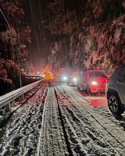 First snow of season and watching it fall at night is something beautiful. Winter is here. . Image Courtesy: @born_tribal . .  #unciatrails #himachalpradesh #beautiful #kullumanali #highestpeak #snowseason #uttrakhand #storiesofindia #darkphotography #nightphotography #lifeinmountains #himalayas #thevisualyatra #naturevibes #incredible_india #photographers_of_india #instamountains #snowfalling #northeast #Delhigram #mussoorie #traveldiaries #mypixeldiary #indianphotography #india_gram #photoofth Fall At Night, Himachal Mountains, Snow Travel, Kullu Manali, Mountains Snow, Mussoorie, Indian Photography, Night View, First Snow