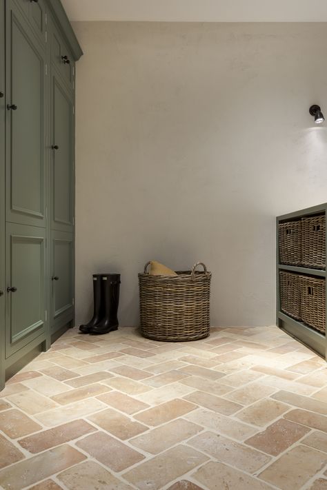 Lighter Flooring Ideas, Saltio Tile Bathroom, Terracotta Floor, Brick Flooring, Boot Room, 아파트 인테리어, Tile Flooring, Hus Inspiration, House Flooring