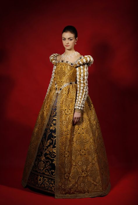 Reconstruction French Renaissance clothing from the late 16th century by Valois tapestries 16 Century Fashion, Tudor Dress, 16th Century Fashion, Tudor Fashion, Century Dress, Medieval Dress, Medieval Fashion, Century Clothing, Look Vintage