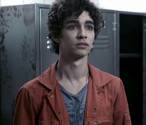 Robert Sheehan Misfits, Young Robert Sheehan, Nathan Young Misfits, Nathan Misfits, Misfits Nathan, Thirteen Movie, Rick Savage, Robert Sheehan, Under My Umbrella