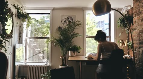 Bestdressed Apartment, Aesthetic Room With Plants, Apartment Aesthetic Night, Plant Apartment Aesthetic, Dublin Apartment, Bedroom Plants Decor, Plant Apartment, Apartment Goals, Apartment Makeover