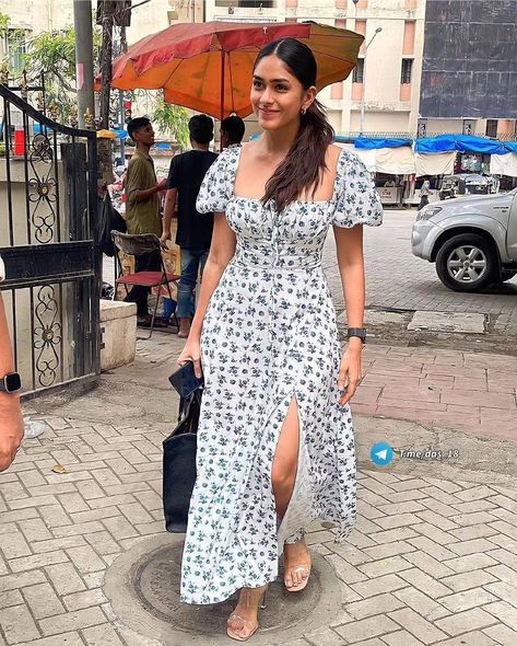 Mrunal Thakur Dresses, Mrunal Thakur Outfit, Movie Outfit Ideas Casual Summer, Mrunal Thakur In Hi Nanna, Pear Shaped Body Outfits Indian, Funny Hair, Mrunal Thakur, Nature Food, Chic Clothing Style