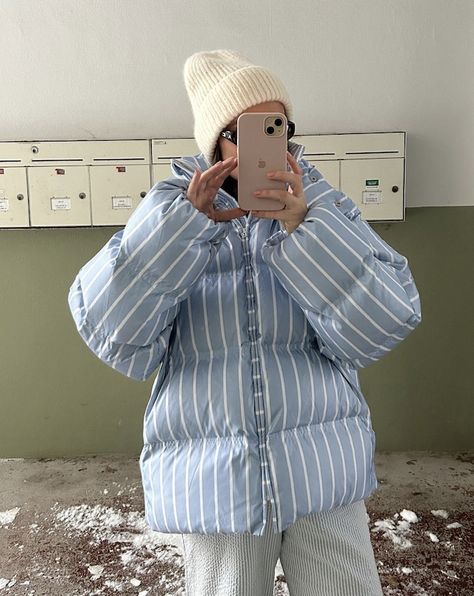 winter jacket, winter coat, cute outfit idea, puffer jacket, winter outfit, jacket, cute jacket, wintertime Personal Identity, Oversized Jacket, Cozy Outfit, Outfit Combinations, Loose Pants, Puffer Coat, Puffer Jacket, Puffer