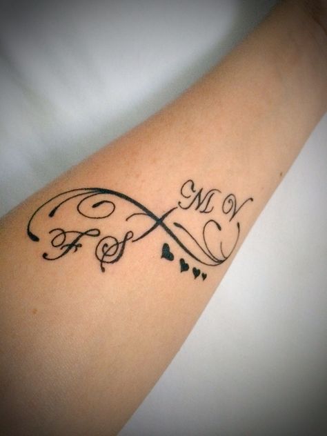 Infinity tattoo Thigh Piece Tattoos, Infinity Couple Tattoos, Wörter Tattoos, Tattoos With Kids Names, Geniale Tattoos, Infinity Tattoos, Initial Tattoo, Wrist Tattoos For Women, Tattoo Bracelet