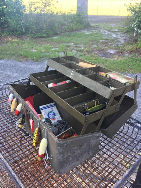 Vintage Tackle Box Decor, Vincent Core, Fishing Grandpa, Carp Tackle, Fishing Art, Vintage Fishing Lures, Fishing Stuff, Fishing Bobber, Fishing Box