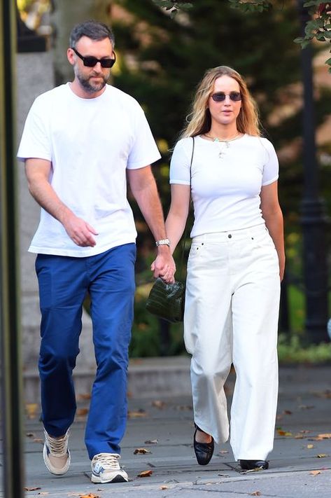 Jennifer Lawrence Street Style, Cooke Maroney, Jennifer Lawrence Style, Minimal Street Style, Hold Hands, Style Muse, Latest News Today, Celebrity Street Style, Kendall Jenner Style