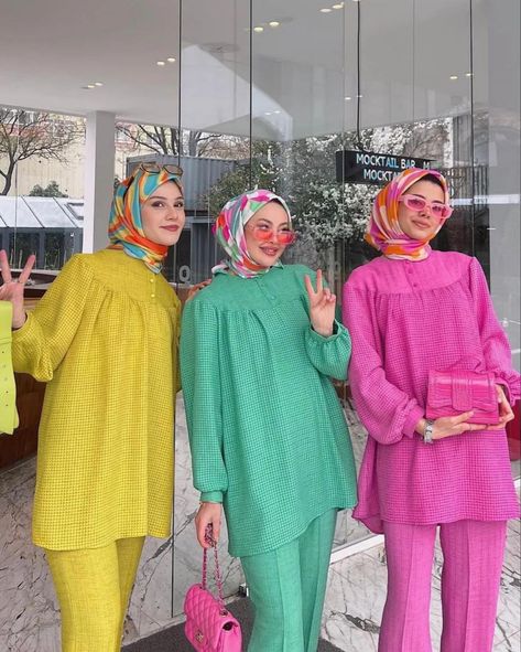 Diy Crochet Sweater, Thailand Tour, Cotton Short Tops, Hijab Fashionista, Color Blocking Outfits, Cute Casual Dresses, Hijab Ootd, Hijabi Outfits Casual, Pakistani Bridal Wear