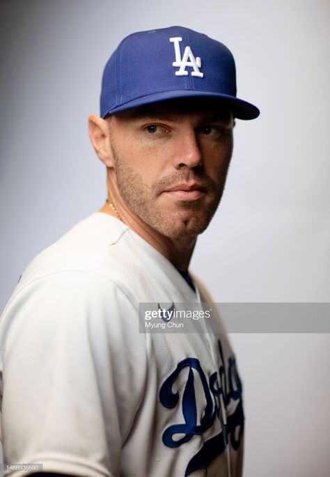 Los Angeles Dodgers Freddie Freeman is photographed for Los Angeles... News Photo - Getty Images Freddie Freeman Dodgers, Freddy Freeman, Dodgers Players, Hot Baseball Players, Dodgers Girl, Freddie Freeman, Glendale Arizona, Dodgers Baseball, Mlb Players