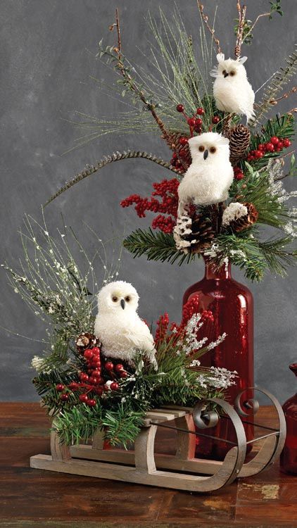 White Feathered Owls - Christmas decor Christmas Floral Arrangements, Beautiful Christmas Decorations, Trendy Tree, Christmas Arrangements, Christmas Decorations For The Home, Christmas 2019, Christmas Floral, Christmas Centerpieces, Country Christmas