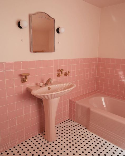 The History and Design of Pink Bathrooms: Ideas and Tips for a Modern Update - Inyouths Blog Pink Vintage Bathroom, Modern Pink Bathroom, Bathroom Inspiration Board, Pink Tile Bathroom, Pastel Bathroom, Retro Pink Bathroom, Pink Tub, Vintage Pink Bathroom, Pink Bathrooms