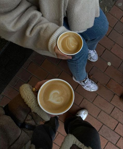 Latte Art Aesthetic, Coffee Dates Aesthetic, Low Exposure Aesthetic, Friends Date, Best Friend Bucket List, Best Friend Dates, Low Exposure, Coffee Latte Art, Couple Coffee